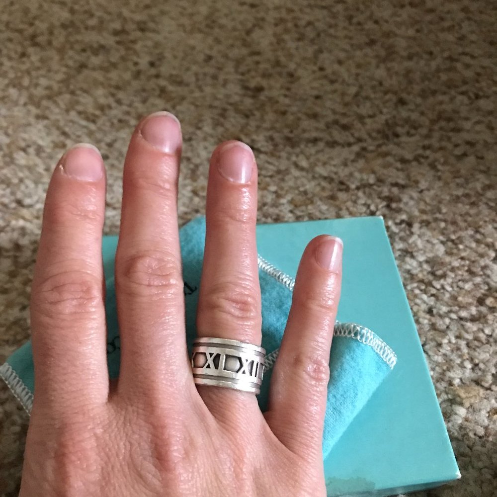 Tiffany & co. atlas ring size 6